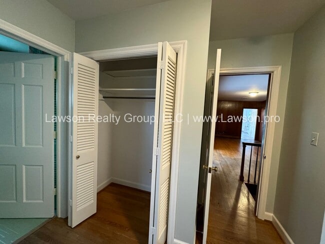Building Photo - Spacious South Roanoke Home with Lawn Care Included