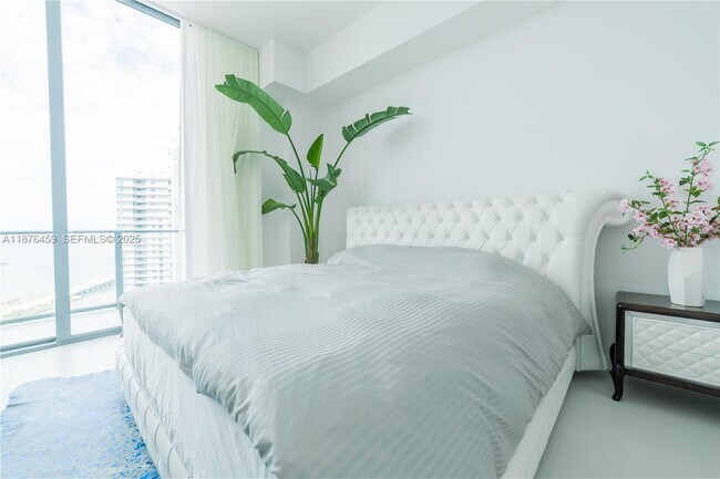 Building Photo - 501 NE 31st St