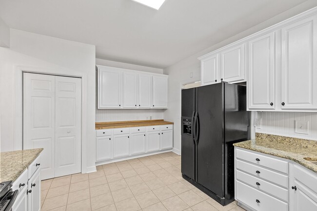 Building Photo - *Charming Farmhouse Style Retreat in Youngsville*