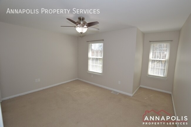 Building Photo - 1424 Greendale Ct