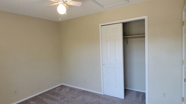 Building Photo - 4 Bed 3 Bath off Dublin/Powers w/AC- Avail...