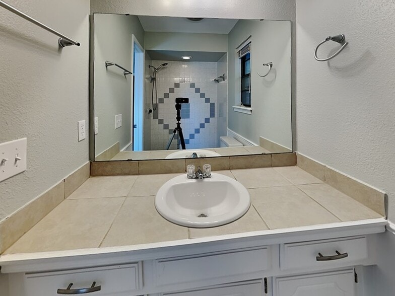 Building Photo - 1817 Tim Dr