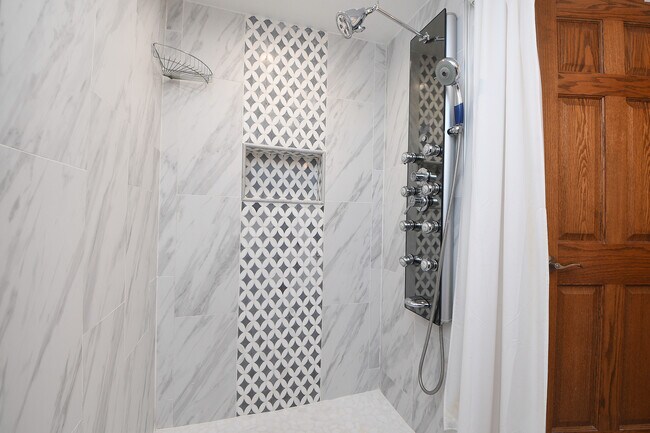 Building Photo - 17709 Peacock Ln