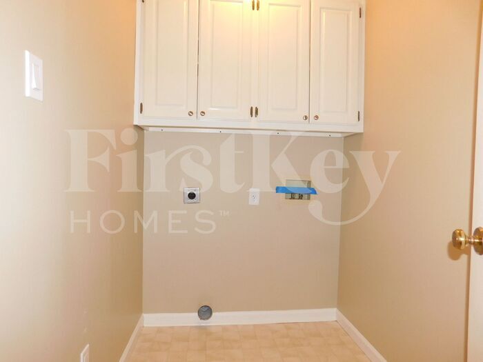 Building Photo - 2493 Tarbet Dr