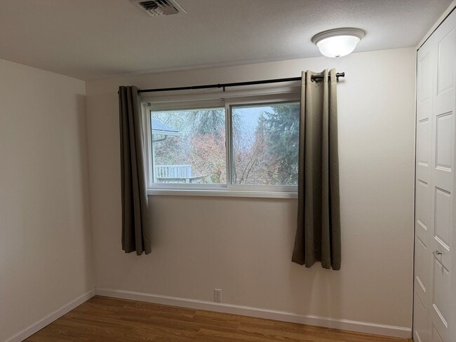 Building Photo - Beautiful 4 bedroom, 3 bathroom home in Eugene!