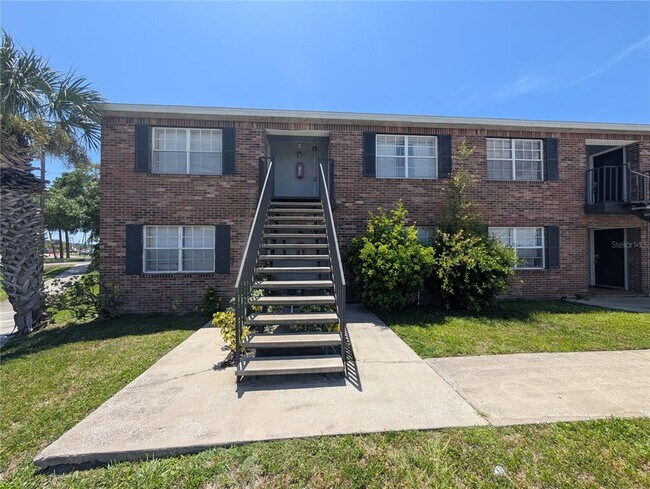 Primary Photo - 6415 S Roberts Ave