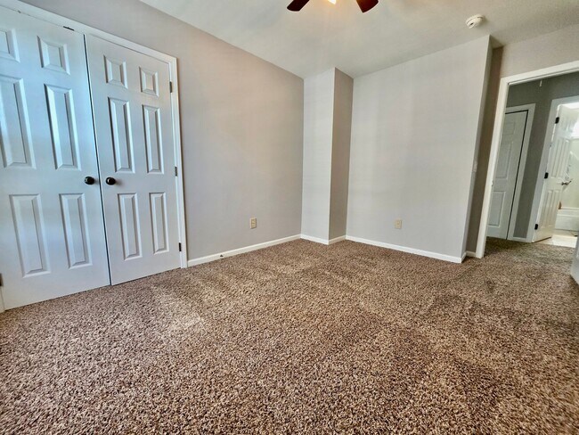 Building Photo - Elevated Four Bedroom in Rivertowne Countr...