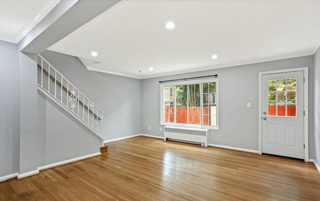 Building Photo - 3012 Hickory St