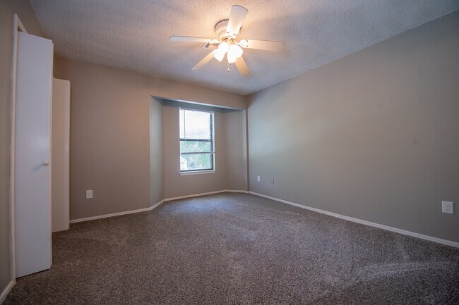 Building Photo - 2305 E Kantz Cv