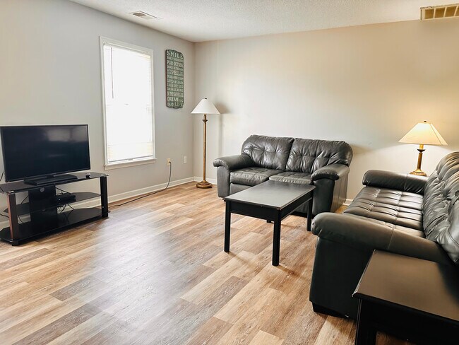 Building Photo - 500 Brookfield Dr