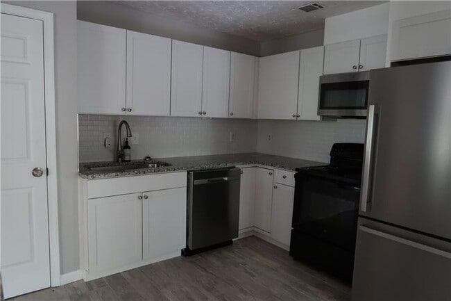 Building Photo - 4944 Shiloh Dr