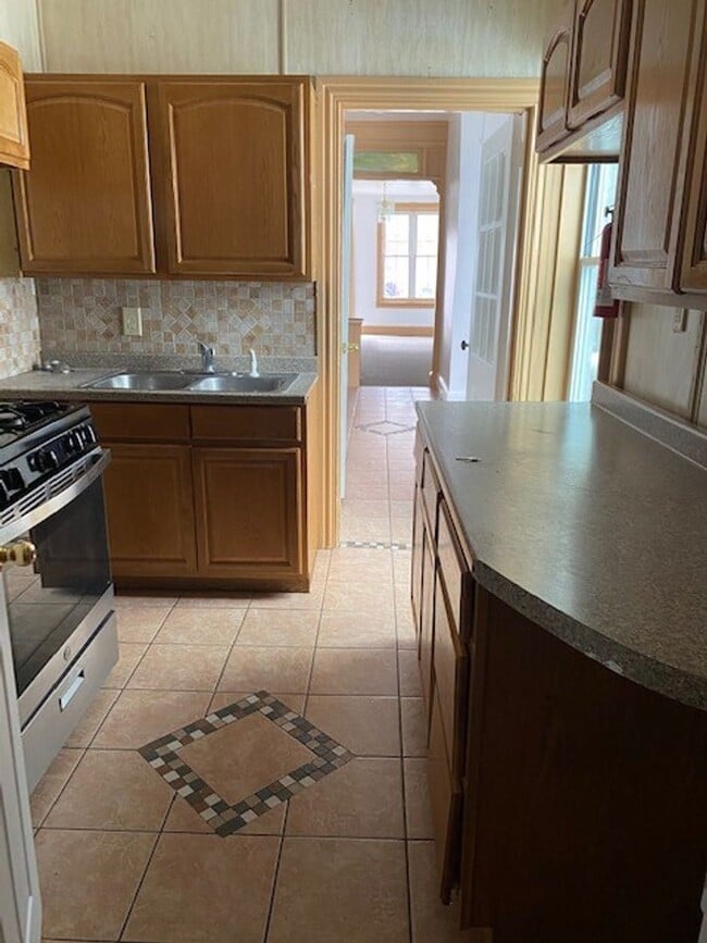 Building Photo - 3 BEDROOM HOUSE FOR RENT