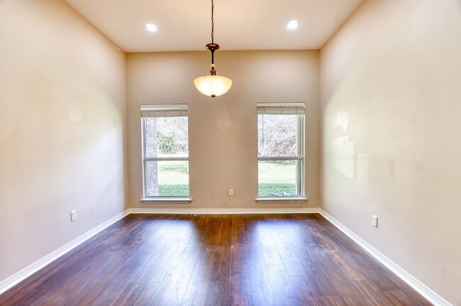 Building Photo - Large family home in the Magnolia Bayou Su...