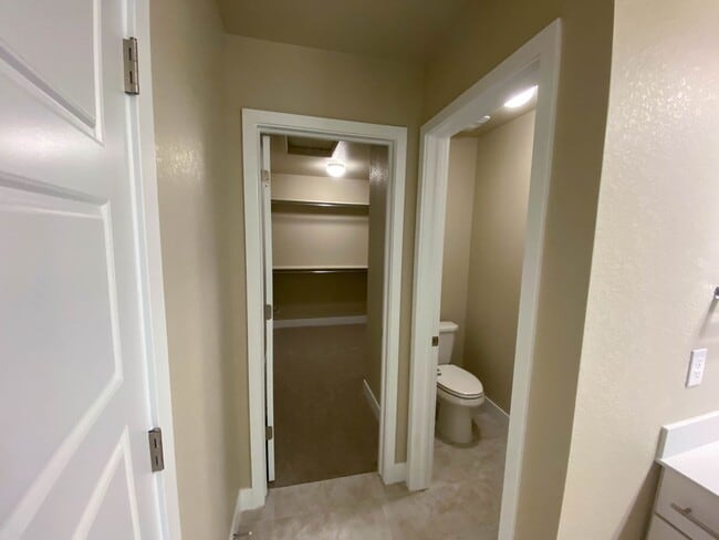 Building Photo - Stunning 4-Bedroom Duplex in Desirable Alpine Vista Neighborhood