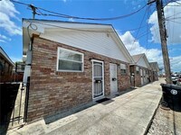 Building Photo - 2824 Pauger St