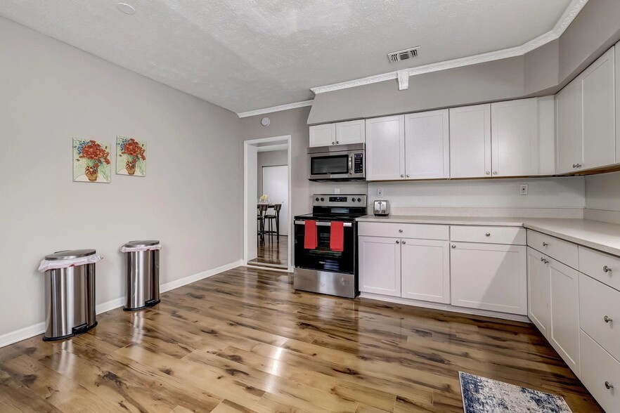 Building Photo - 7206 Ridgeway Rd N