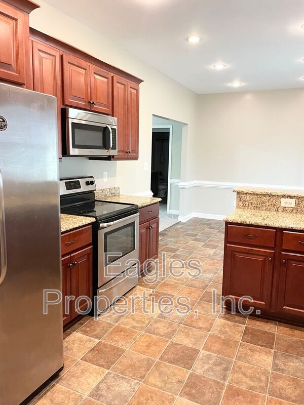 Building Photo - 117 Kenison Way