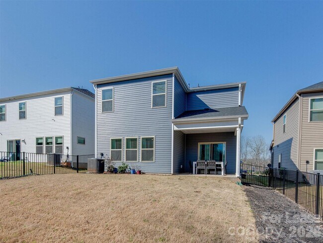 Building Photo - 4009 Woodland View Dr