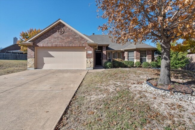 Building Photo - 1613 Country Hills Dr