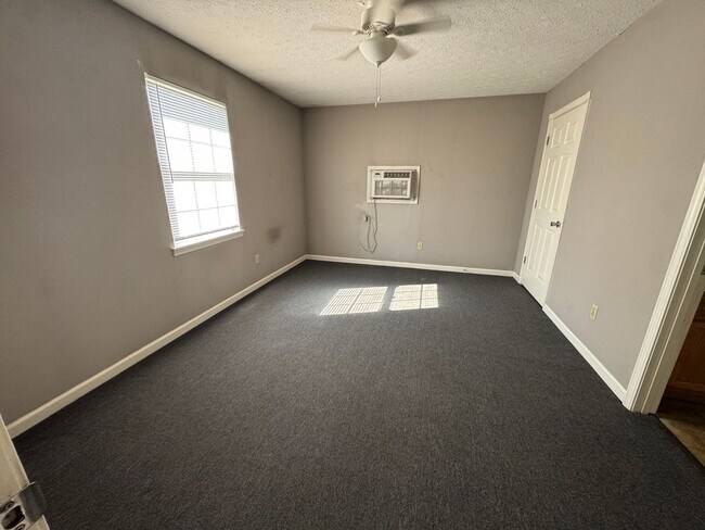 Building Photo - River Valley Apartments
