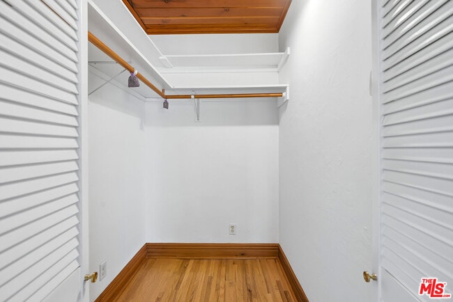 Building Photo - 7424 W 81st St