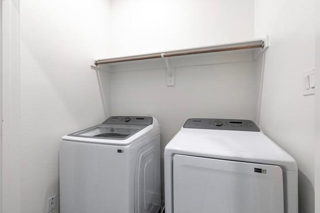 Building Photo - 1737 W Cantey St