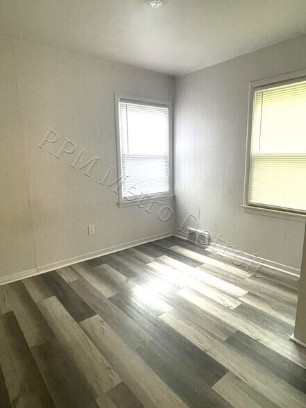 Building Photo - 32851 Linderman Ave