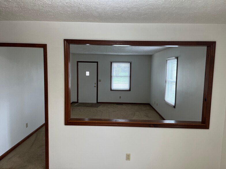 Building Photo - 1884 Shawnee Dr