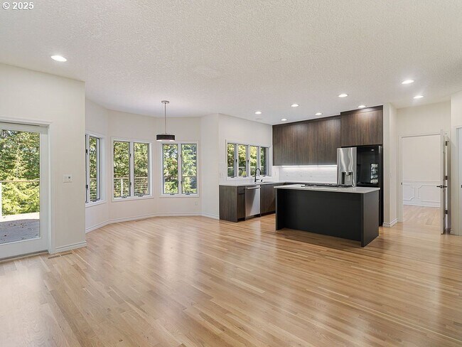 Building Photo - 1140 SW Fairfax Pl