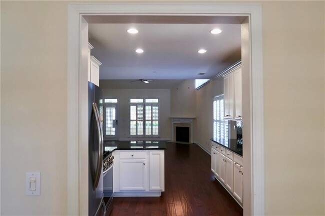 Building Photo - 515 Village Arbor Park NW