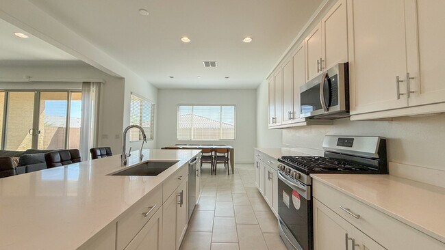 Building Photo - 2041 W Sierra Sunset Trail