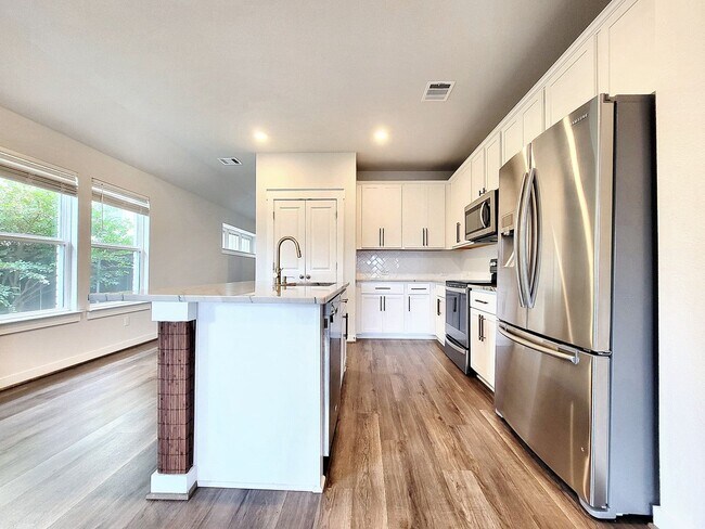 Building Photo - Beautiful 3-Bedroom, 2-Bath Modern Home fo...