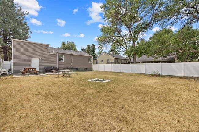 Building Photo - 1701 Avenue C