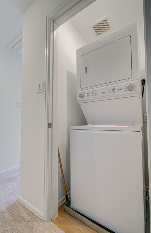 Building Photo - 21575 Carosella Dr