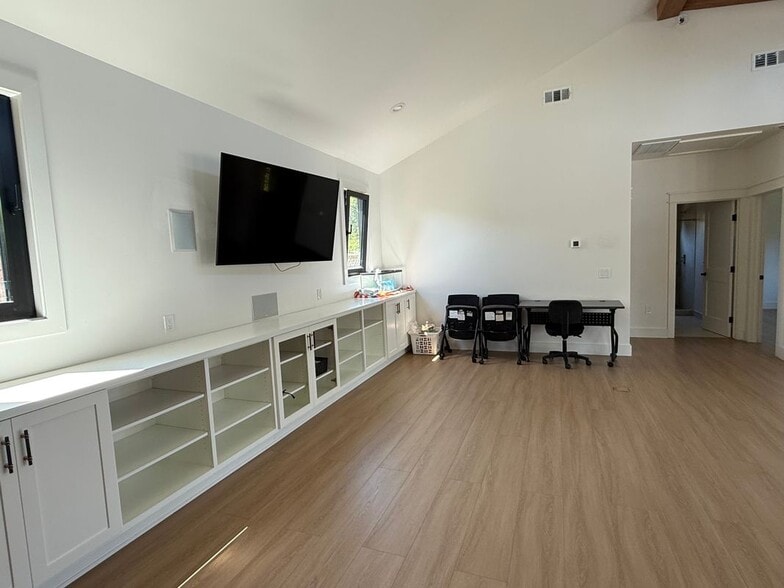 Building Photo - 125 Westridge Dr