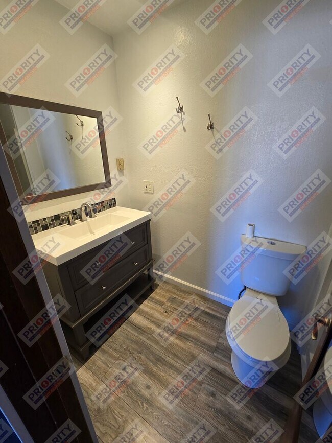 Building Photo - Single family home with a garage