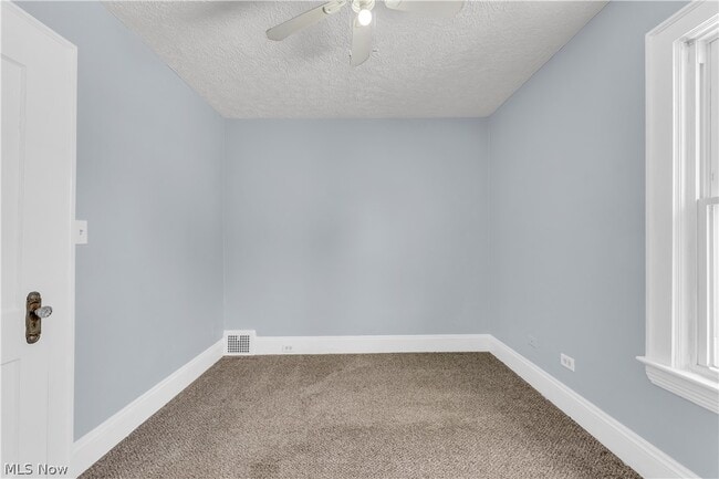 Building Photo - 10302 Parkview Ave