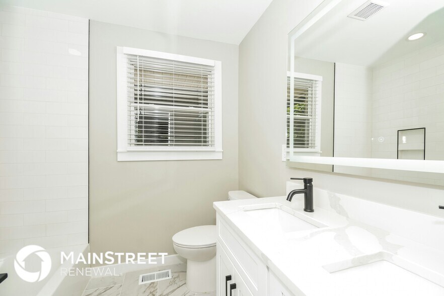 Building Photo - 704 Marswen Dr