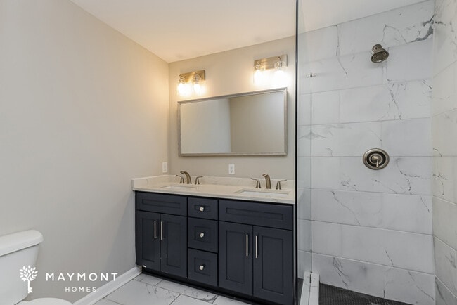 Building Photo - 905 King Dr SE