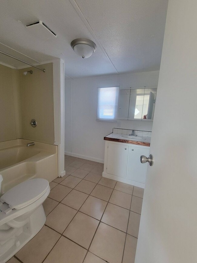 Building Photo - Ready to Move in