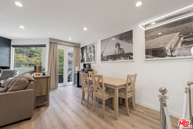 Building Photo - 8601 W Knl Dr