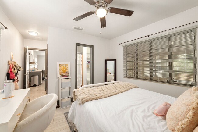 Building Photo - 5 NW 26th St