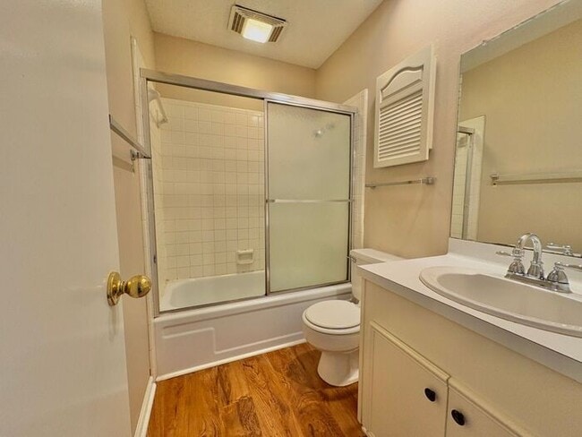 Building Photo - Available Now! Beautiful 3 bedroom 2.5 bat...