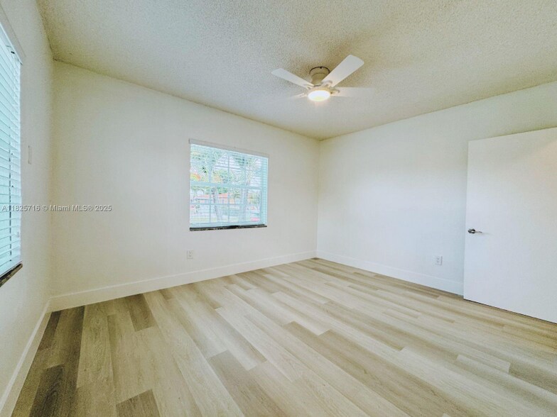 Building Photo - 115 W 37th St
