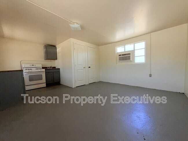 Building Photo - 3314 E Benson Hwy