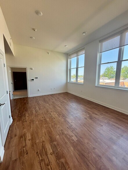 Building Photo - 591 Terrace Park