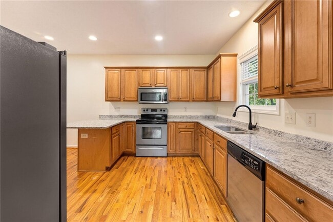 Building Photo - 307 Willow Brook Ln