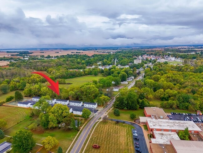 Building Photo - 382 N Franklin St