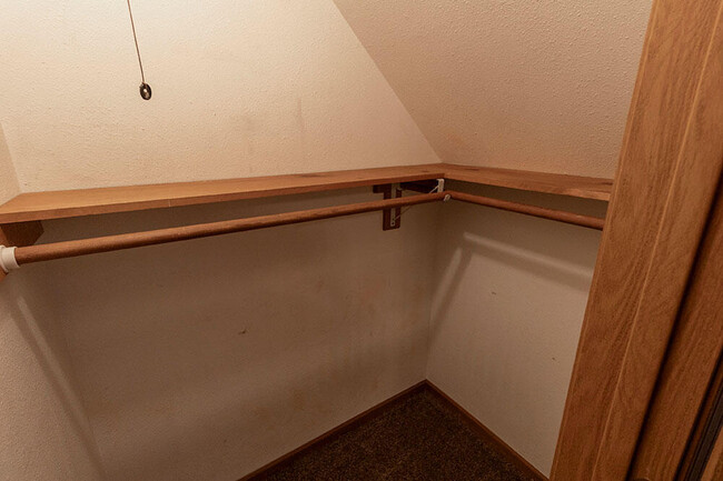 Building Photo - 1304 Millbrook Ct