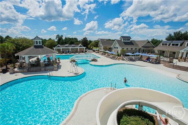 Building Photo - 143 Holloway Hill